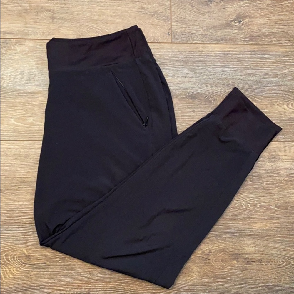 Women’s Athleta black lined joggers